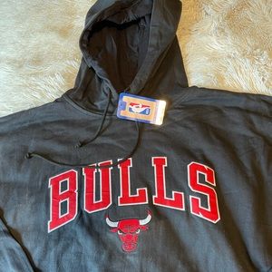 Men’s 3 XL Bulls hoodie NWT
